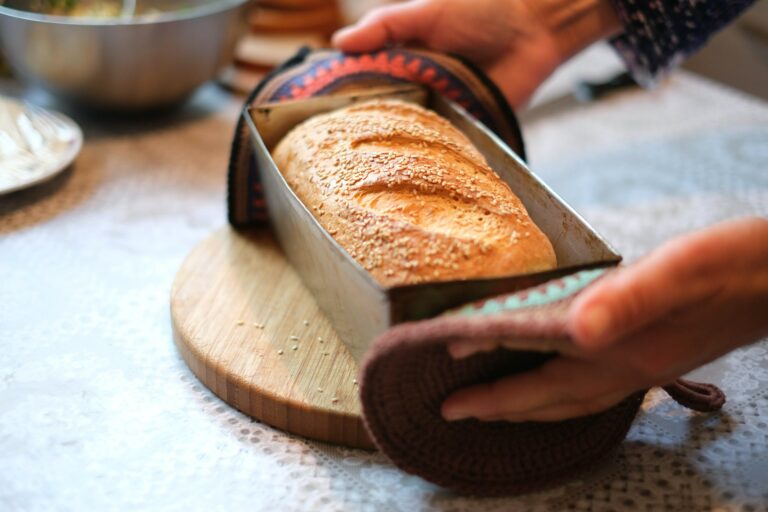 frisch gebackenes Brot in der Kastenform